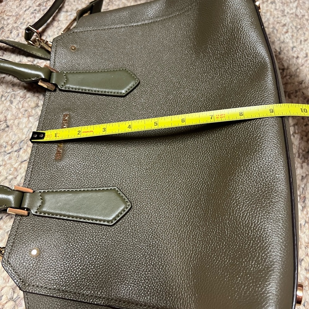 Beautiful Green Michael Kors Purse - Picture 2 of 12